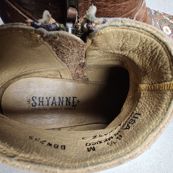 Shyanne Millie Floral Embroidered Booties Round Toe size 6.5 - Picture 12 of 12